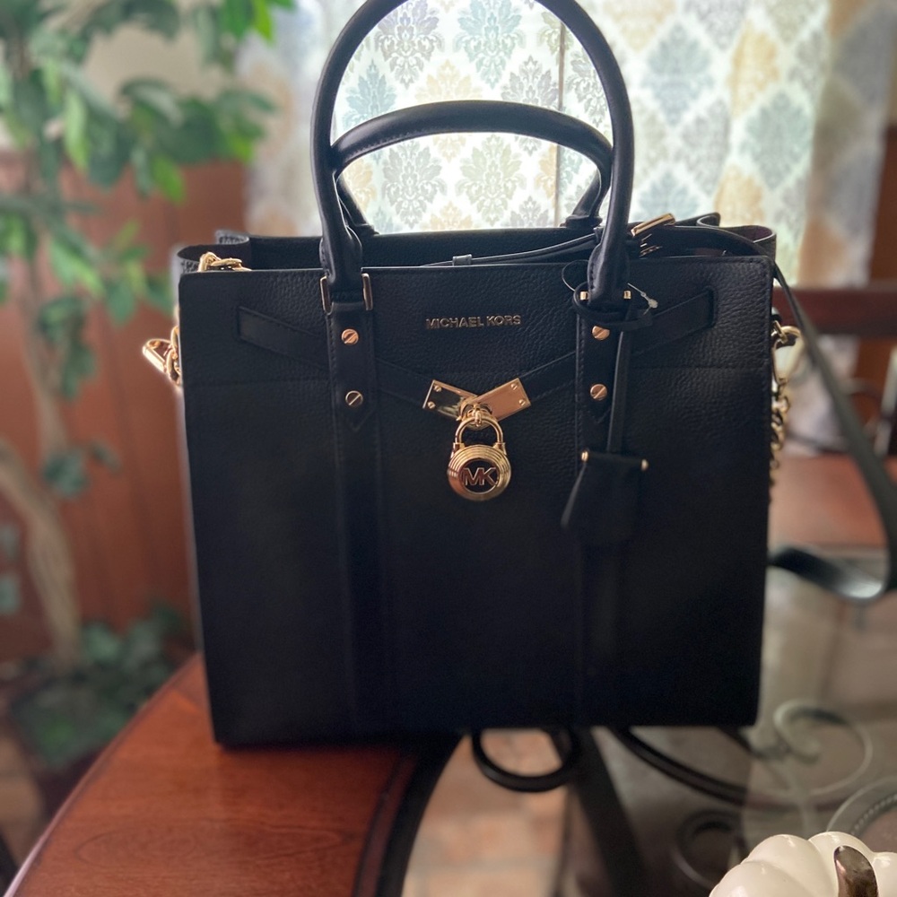 Michael Kors Elegant Black Satchel with Gold Details